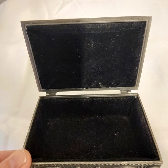 Heavy Beautiful Jewelry Box with Floral Design.  Makes a perfect gift. - Picture 2 of 5